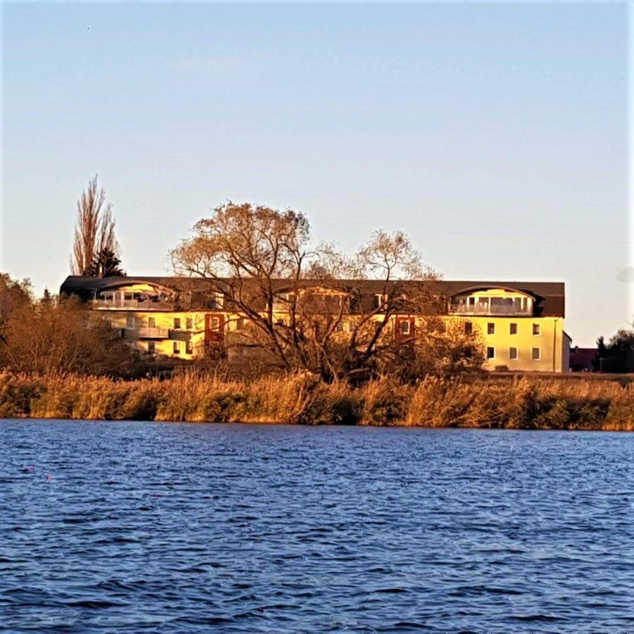בראנדנבורג Ferienwohnung Mit Seeblick מראה חיצוני תמונה